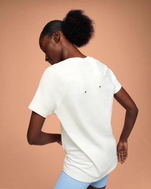 White On Focus-T Women's T-shirts | USA_ON8910