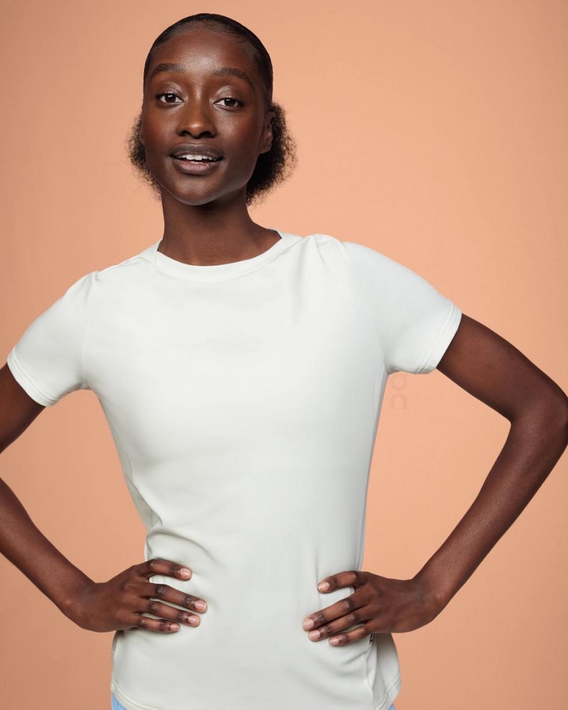 White On Focus-T Women's T-shirts | USA_ON8910